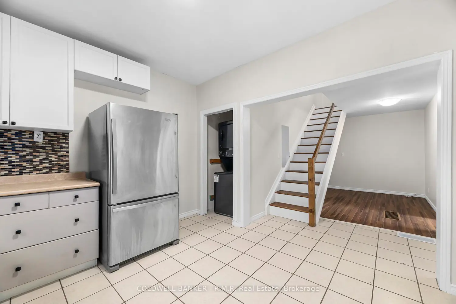 371 John Street photo 2