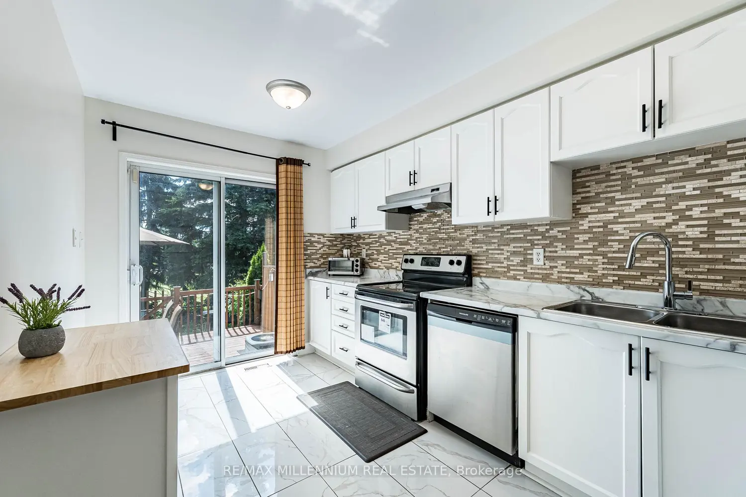 36 Spadina Road 36 photo 3