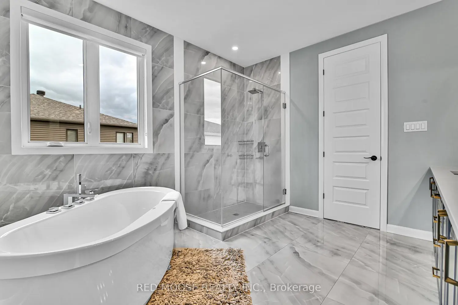 158 Aquarium Avenue photo 5