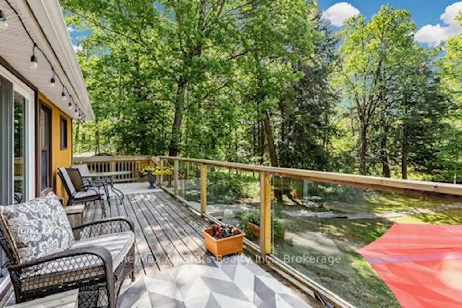 286 Edwina Drive photo 3