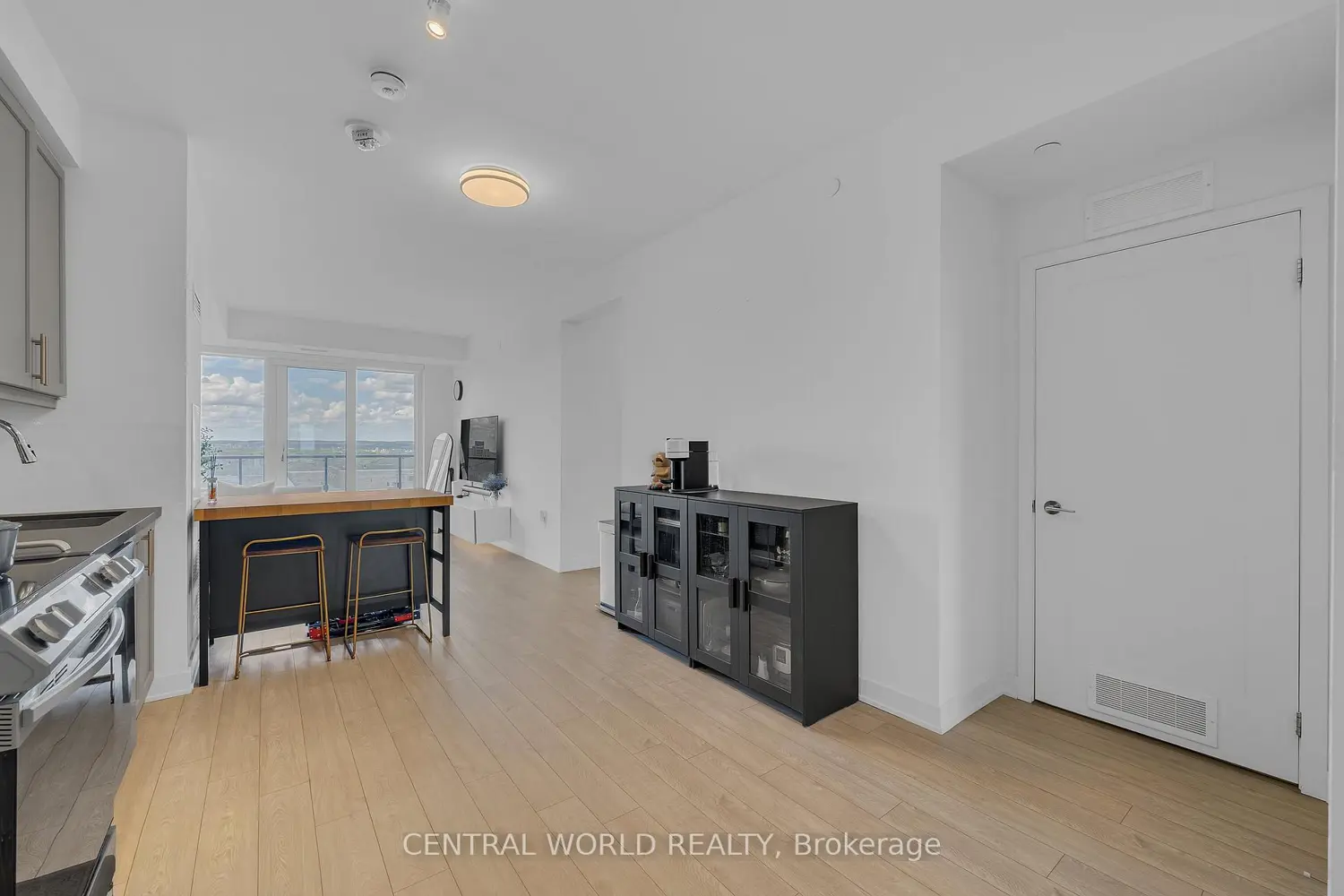 105 Oneida Crescent 2405 photo 5