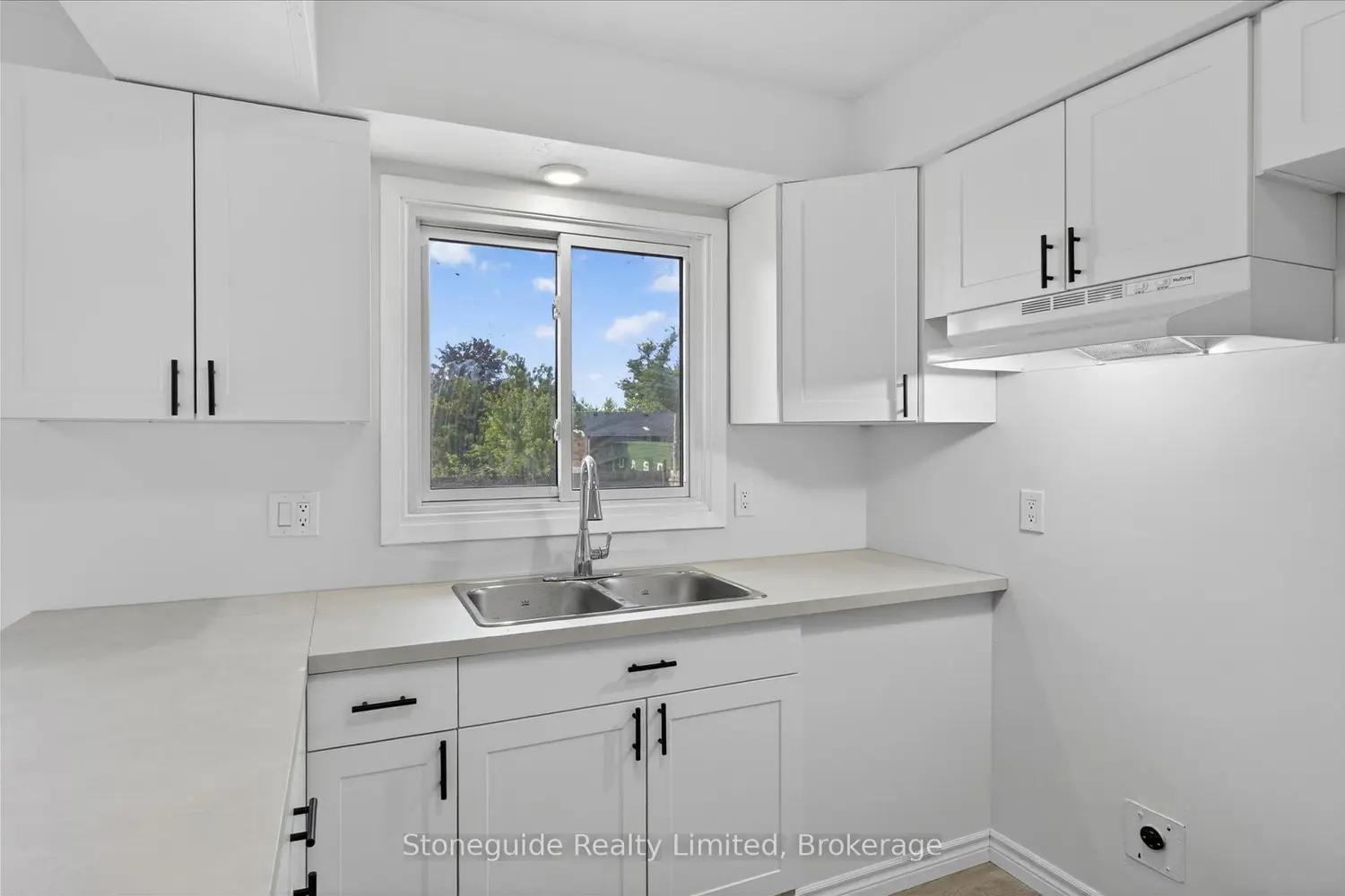 667 Skyline Road photo 5