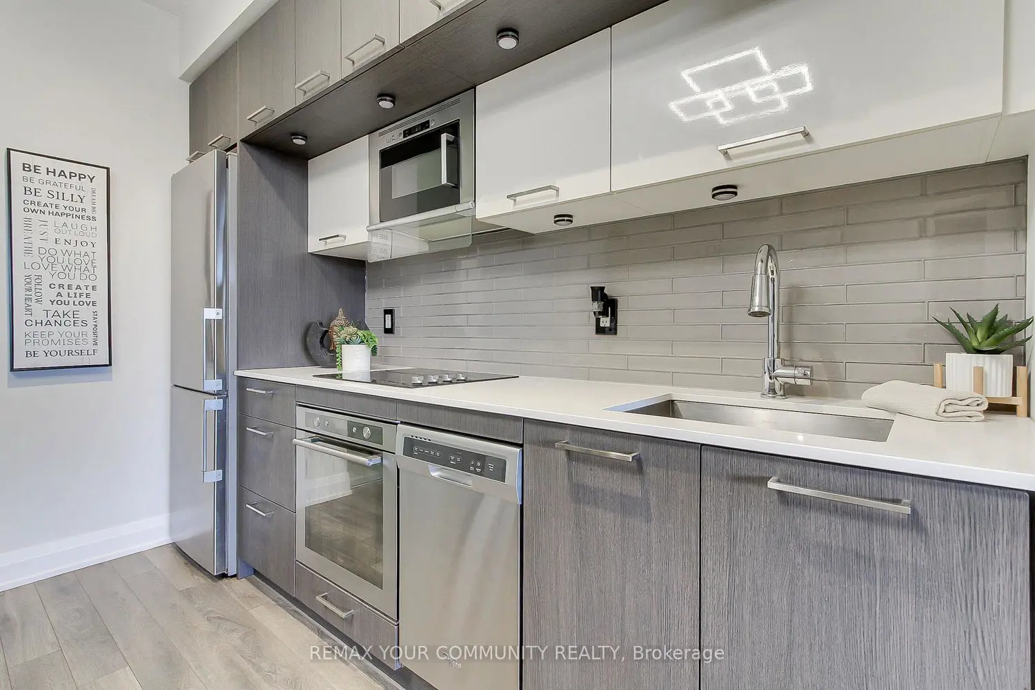 4800 Highway 7 204 photo 4