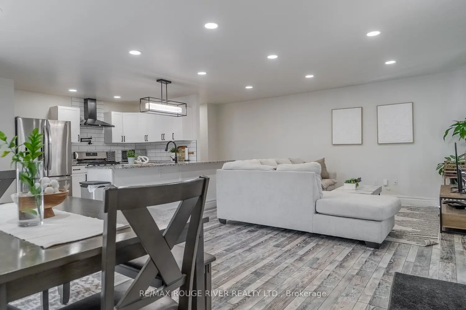 1721 S Cameron Blvd Boulevard photo 2