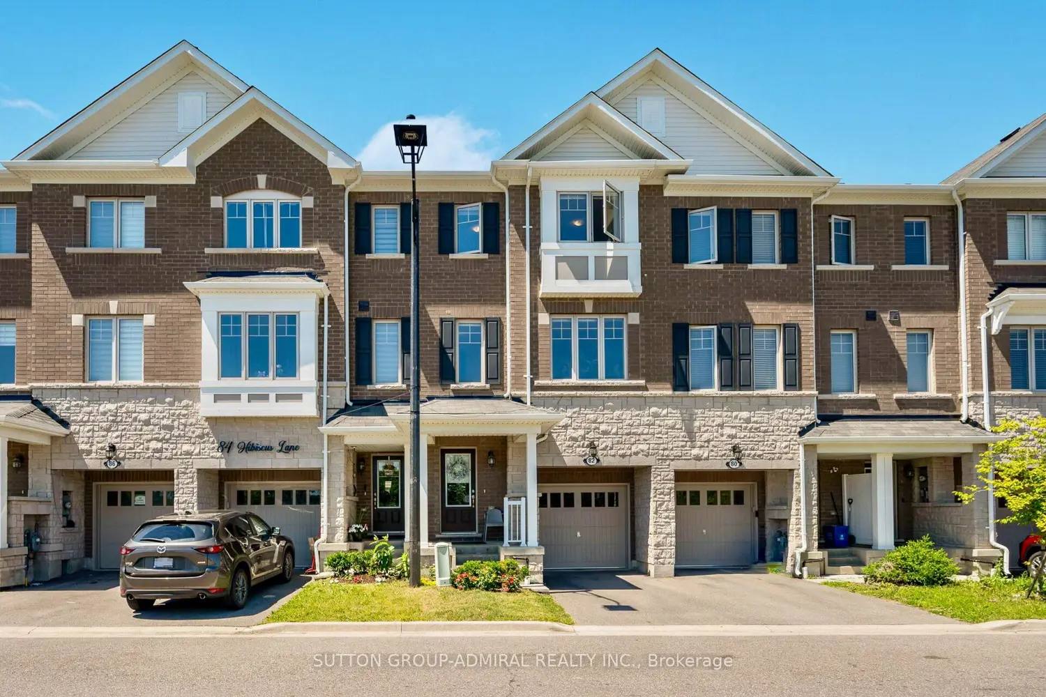 82 Hibiscus Lane photo 2