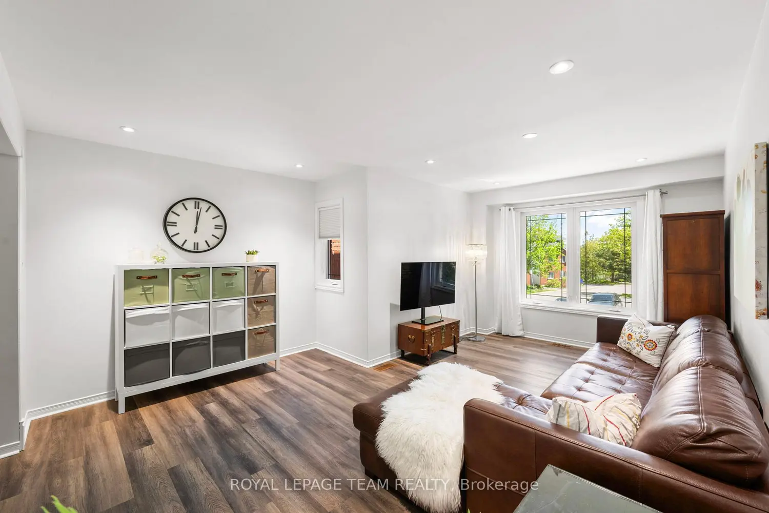 212 Provender Avenue photo 4