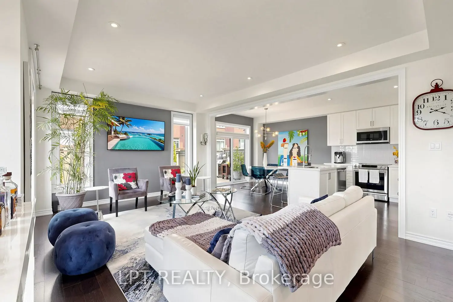 241 Holladay Drive photo 5