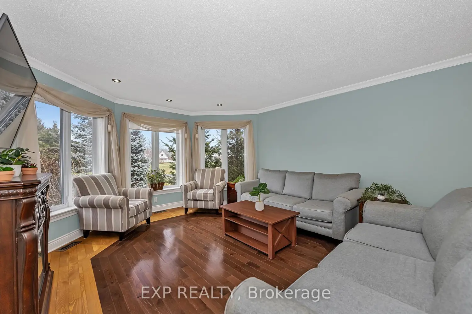 60 Pioneer Drive photo 2