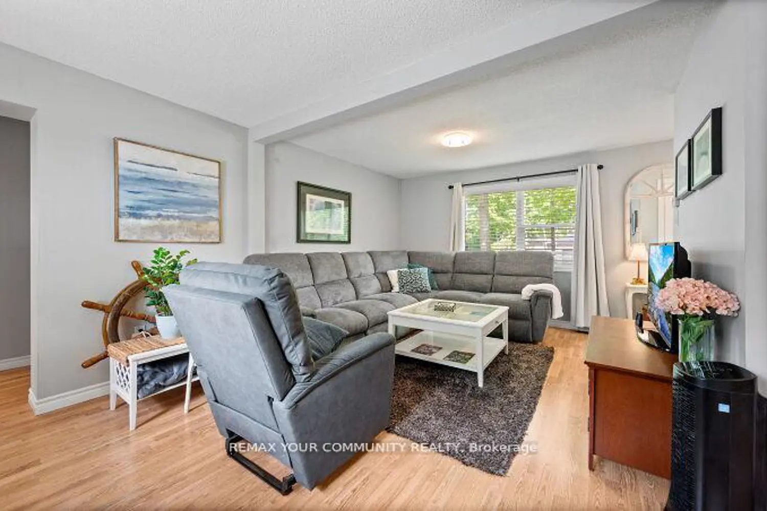 781 Edward Street photo 5