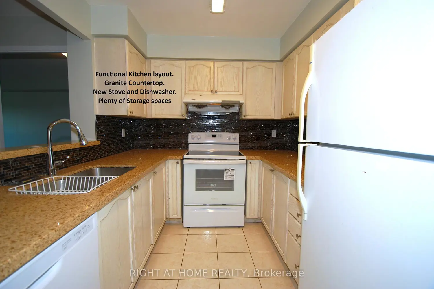39 Pemberton Avenue 1009 photo 5