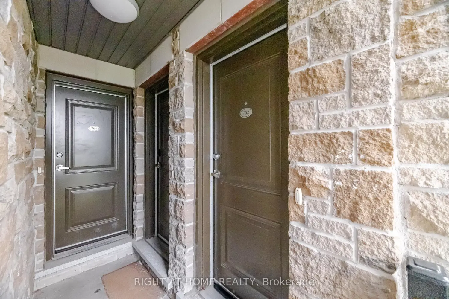 60 Dunsheath Way #702 photo 4