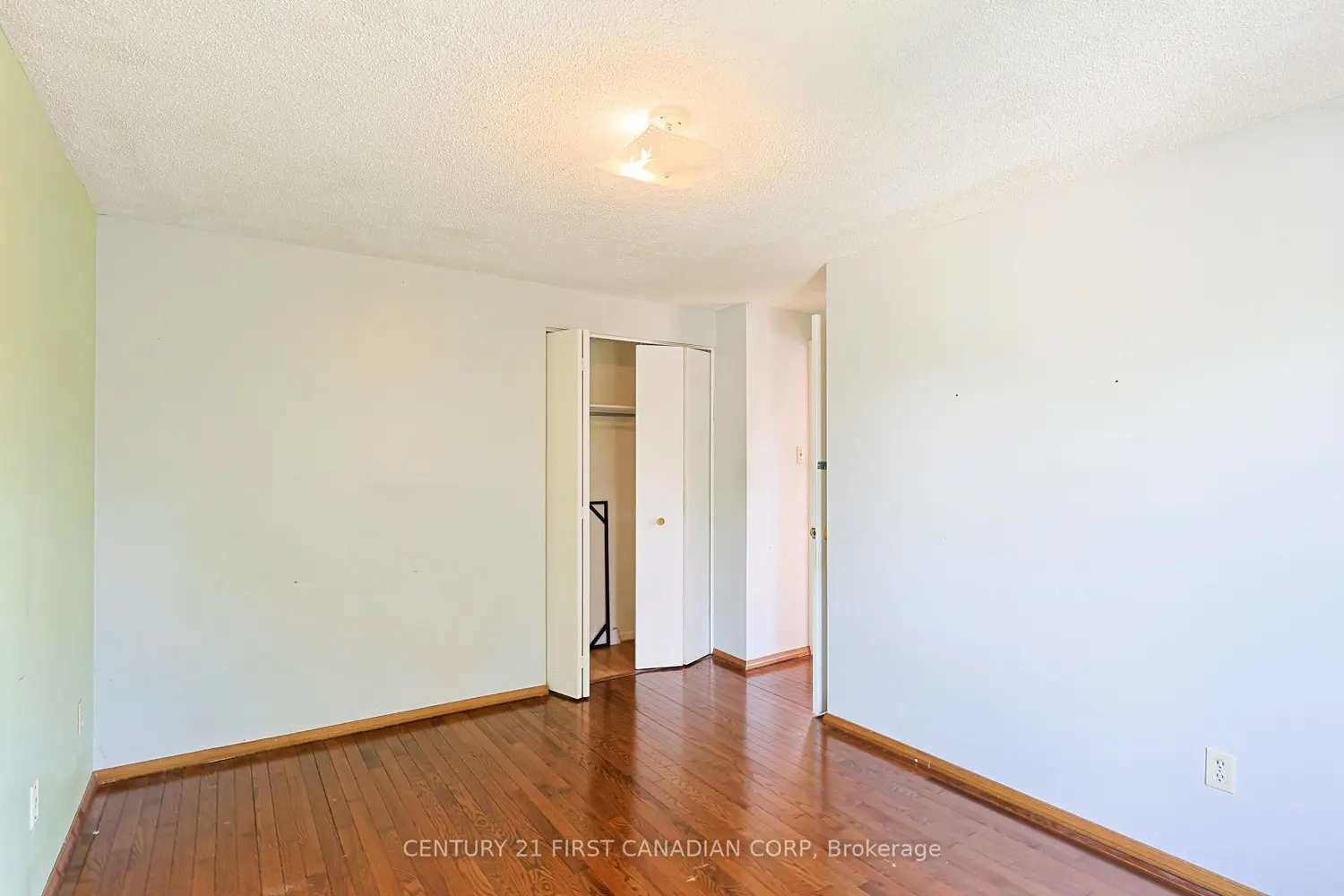 1470 Aldersbrook Road photo 3