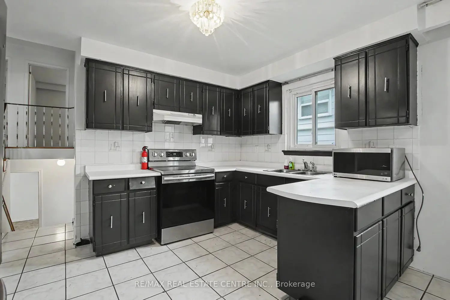 396 Pinemeadow Avenue photo 4