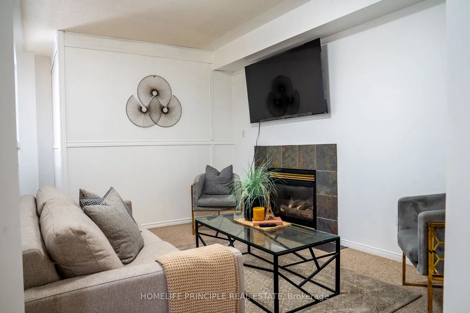 88 Loon Avenue photo 4