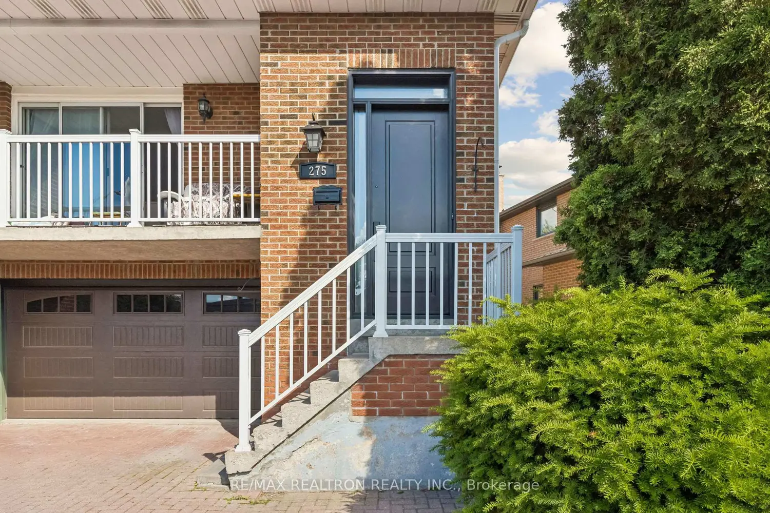 275 Aberdeen Avenue photo 2