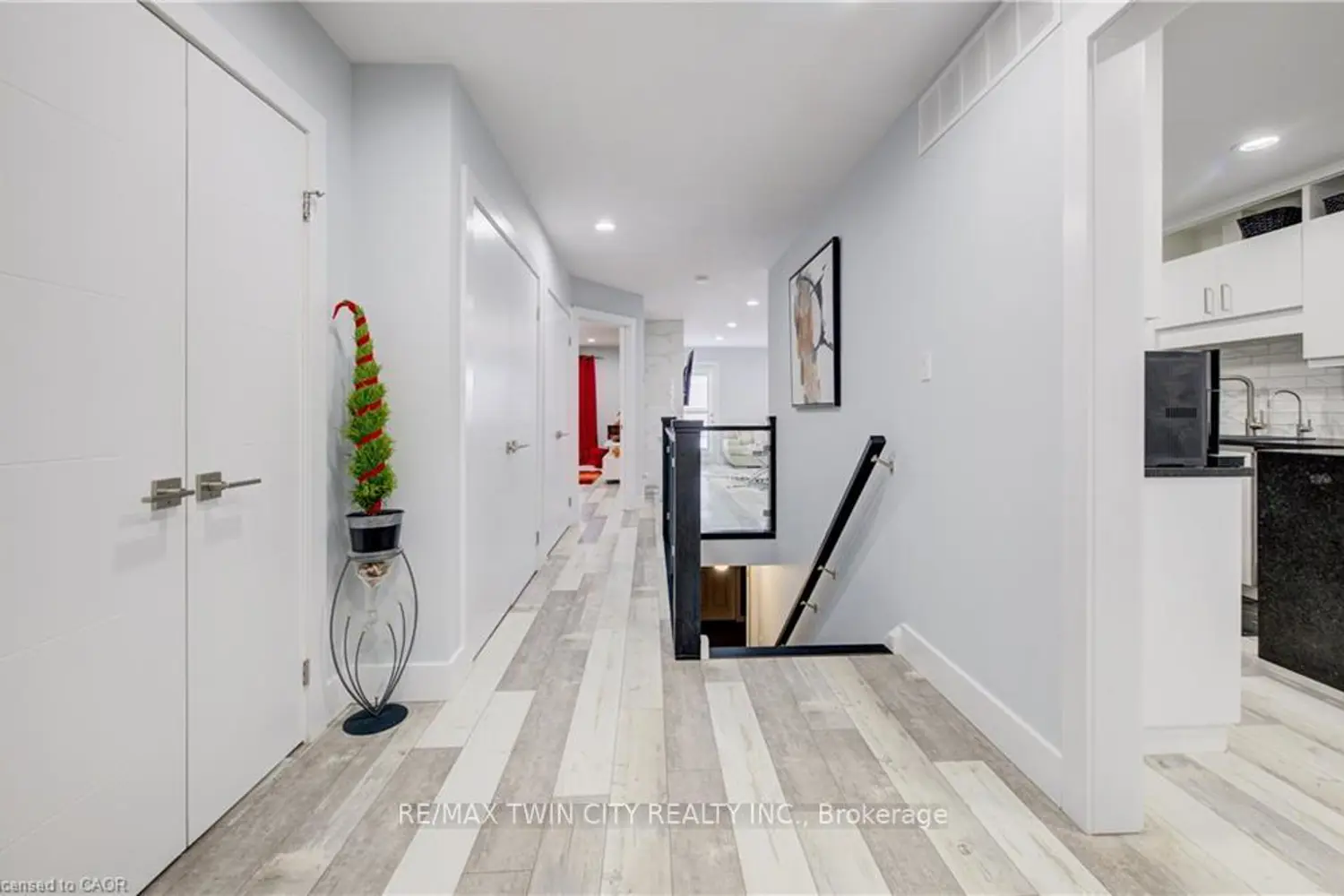 10 Isherwood Avenue 18 photo 2