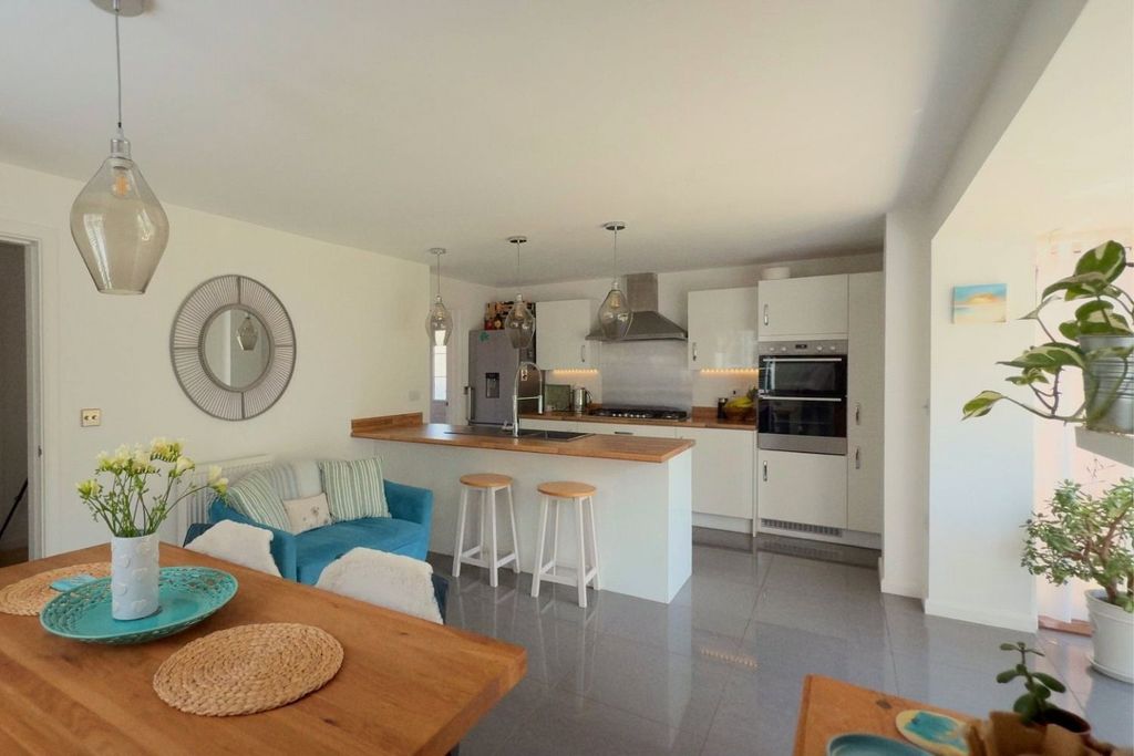 4 bed detached house for saleExeter, Devon EX2 photo 5