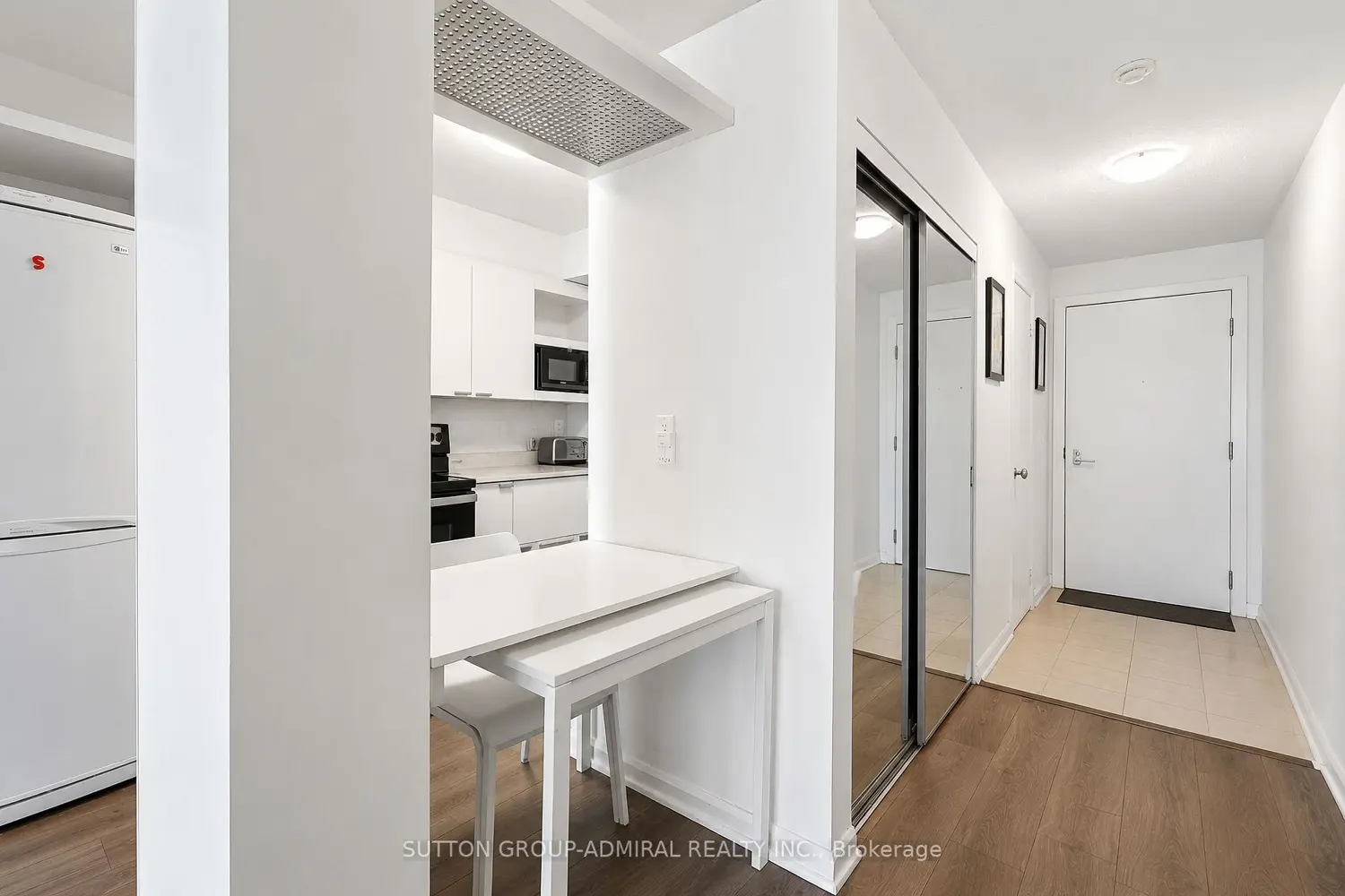 111 Elizabeth Street 905 photo 5
