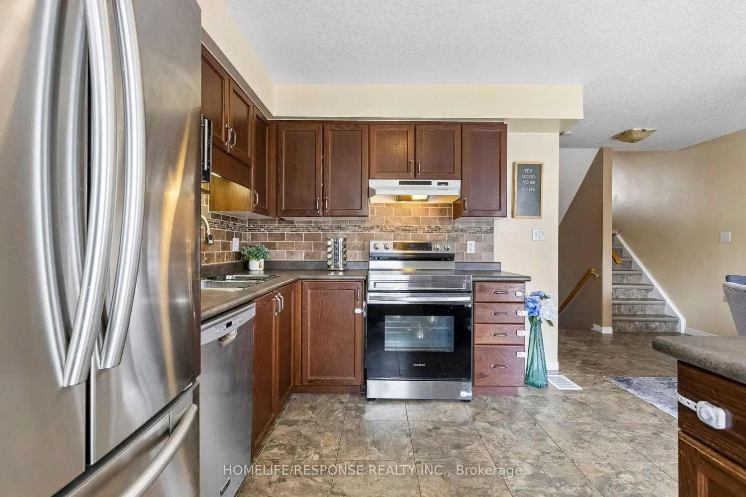 222 Sophia Crescent photo 3