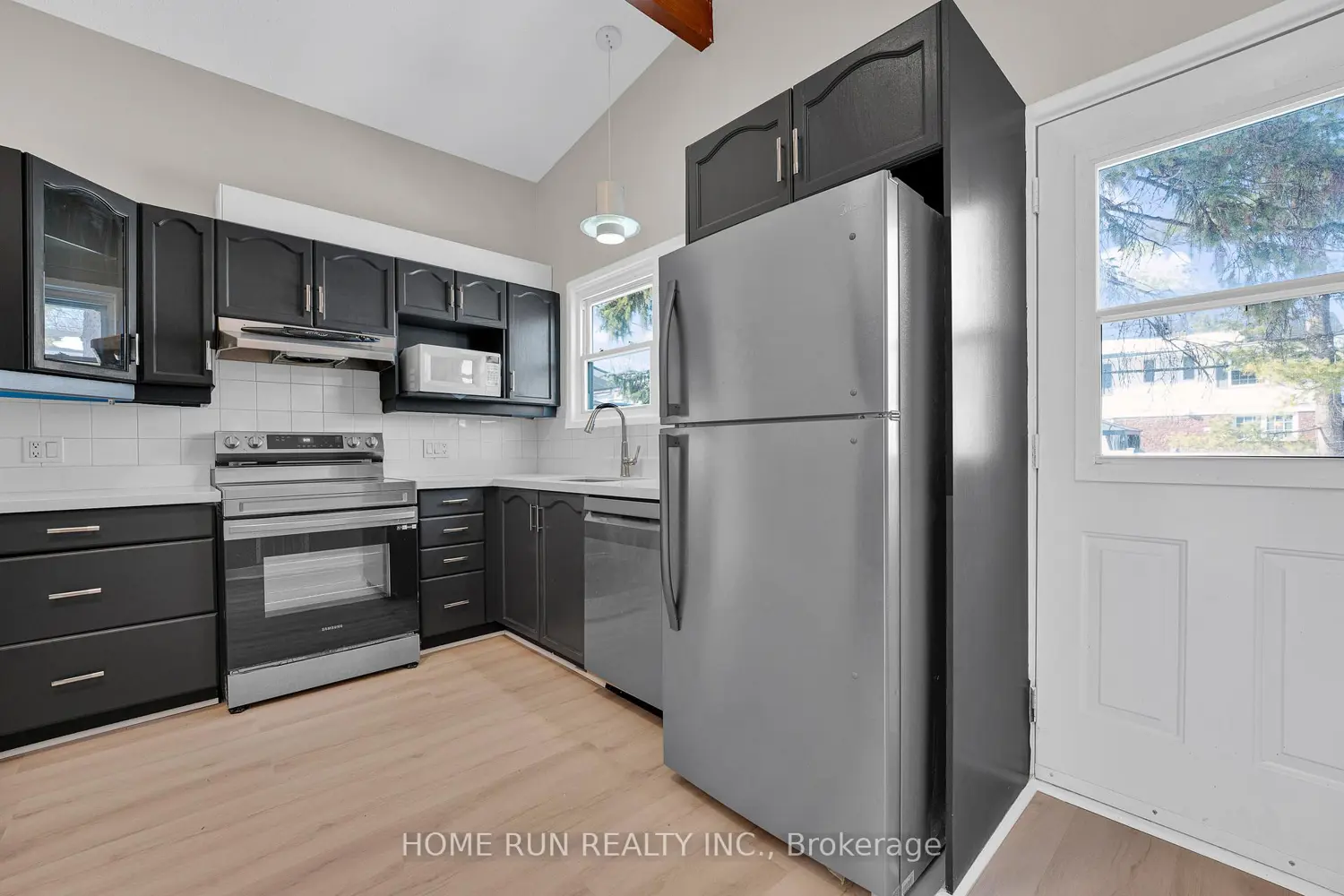 1259 Meadowlands Drive photo 3