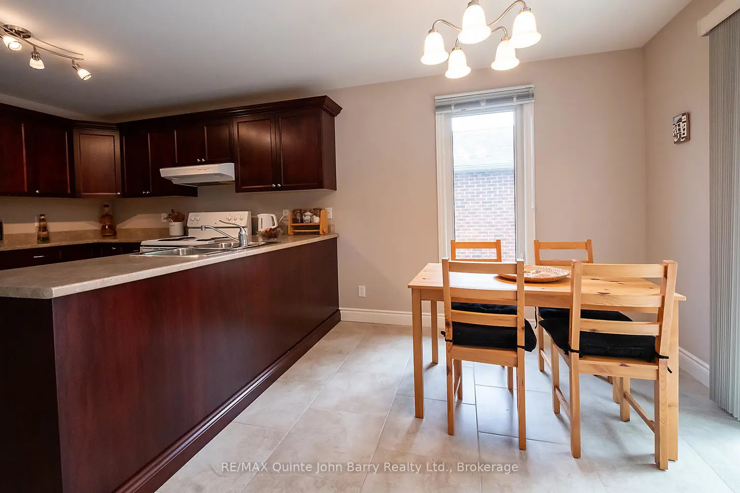 4 Algonquin Avenue photo 5