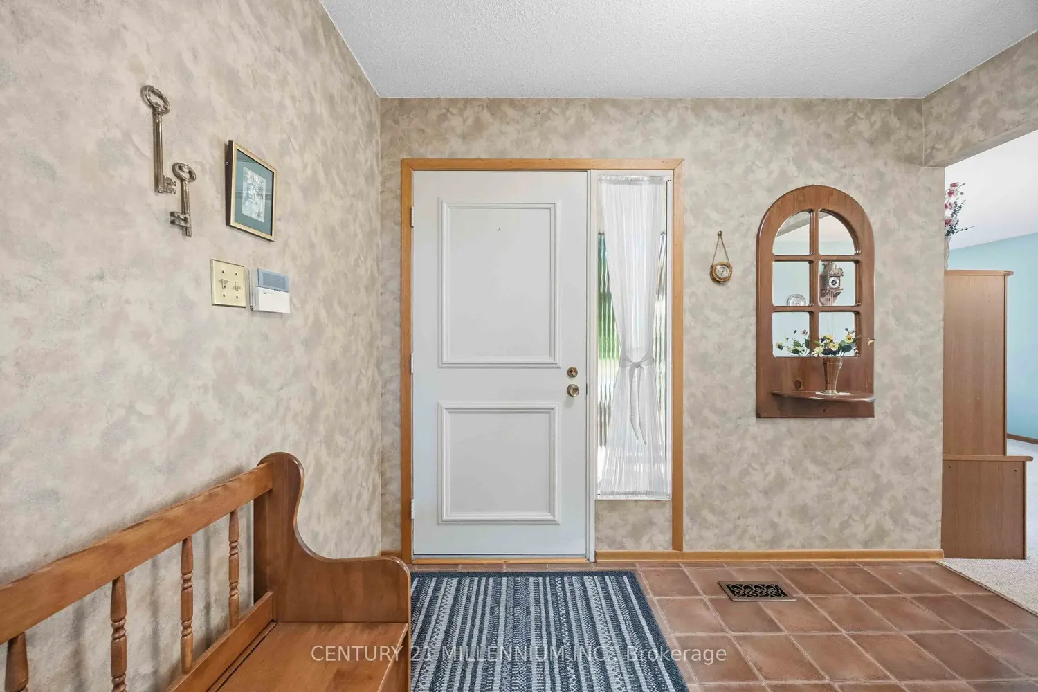 112 Blackthorn Lane photo 3