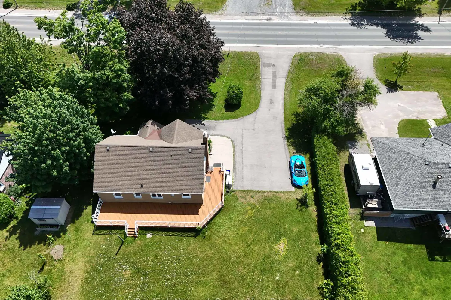 962 Ward Street photo 2