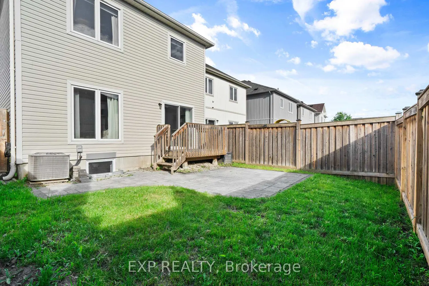 12 Mantz Crescent photo 4