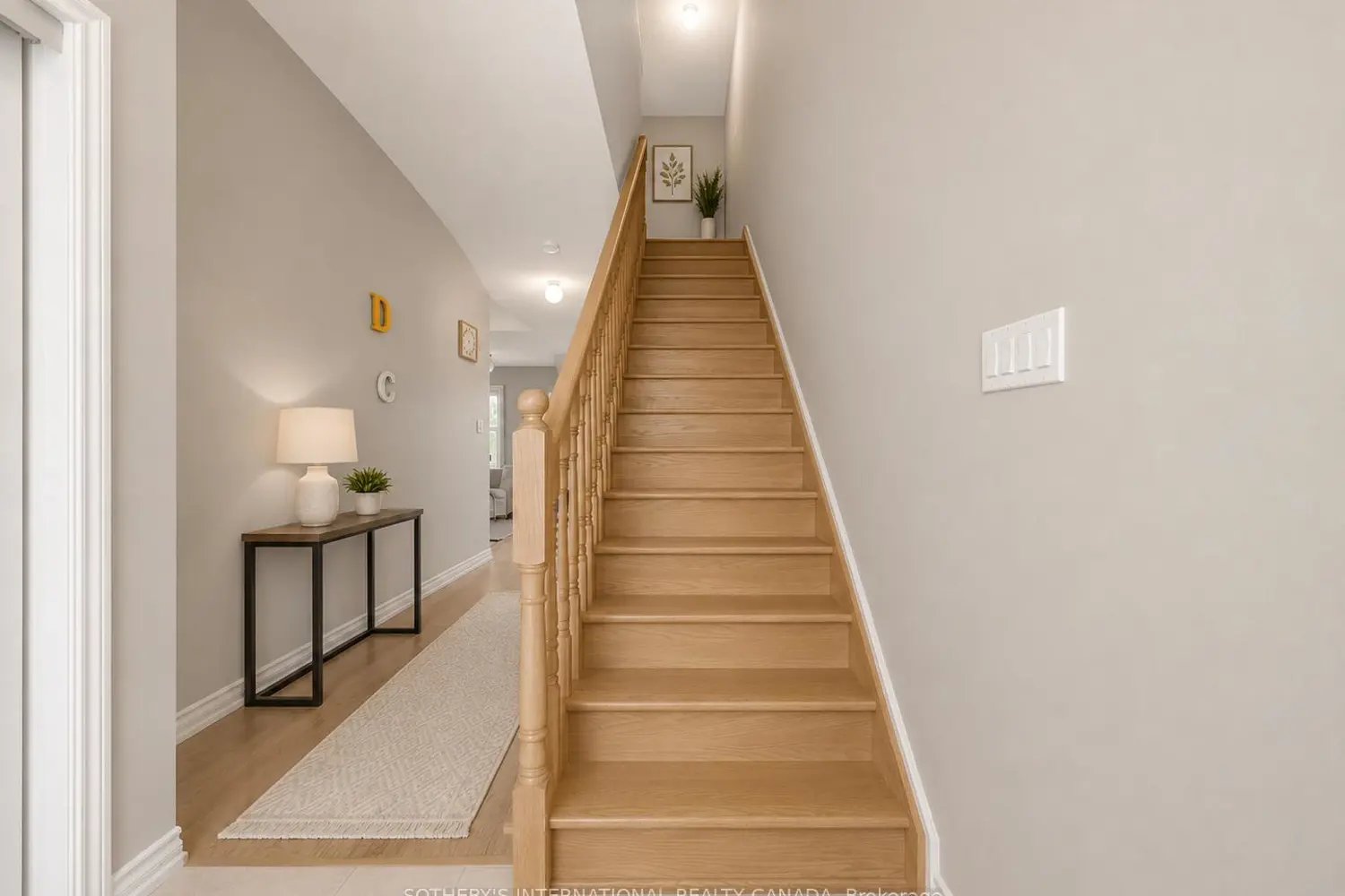 71 Daniele Crescent photo 2