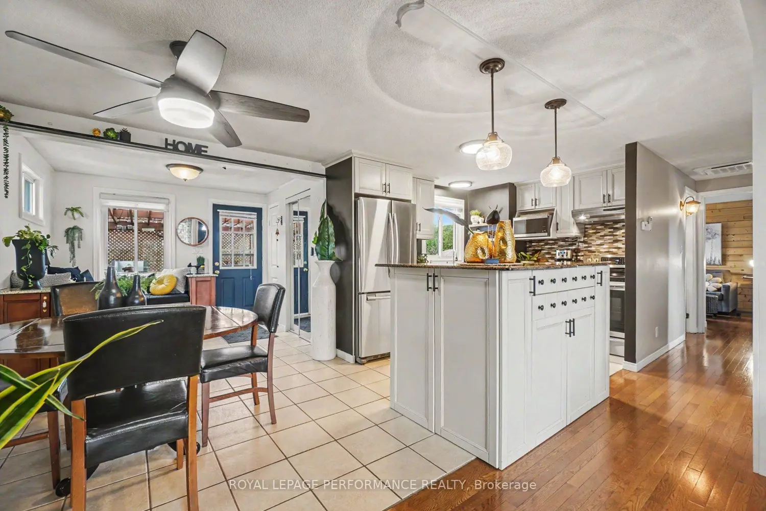 1497 Blackheath Street photo 3