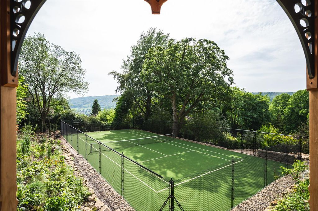 5 bed detached house for salePadley Hill, Grindleford, Hope Valley S32 photo 4