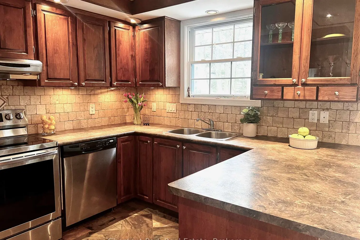 135 Christopher Avenue photo 4