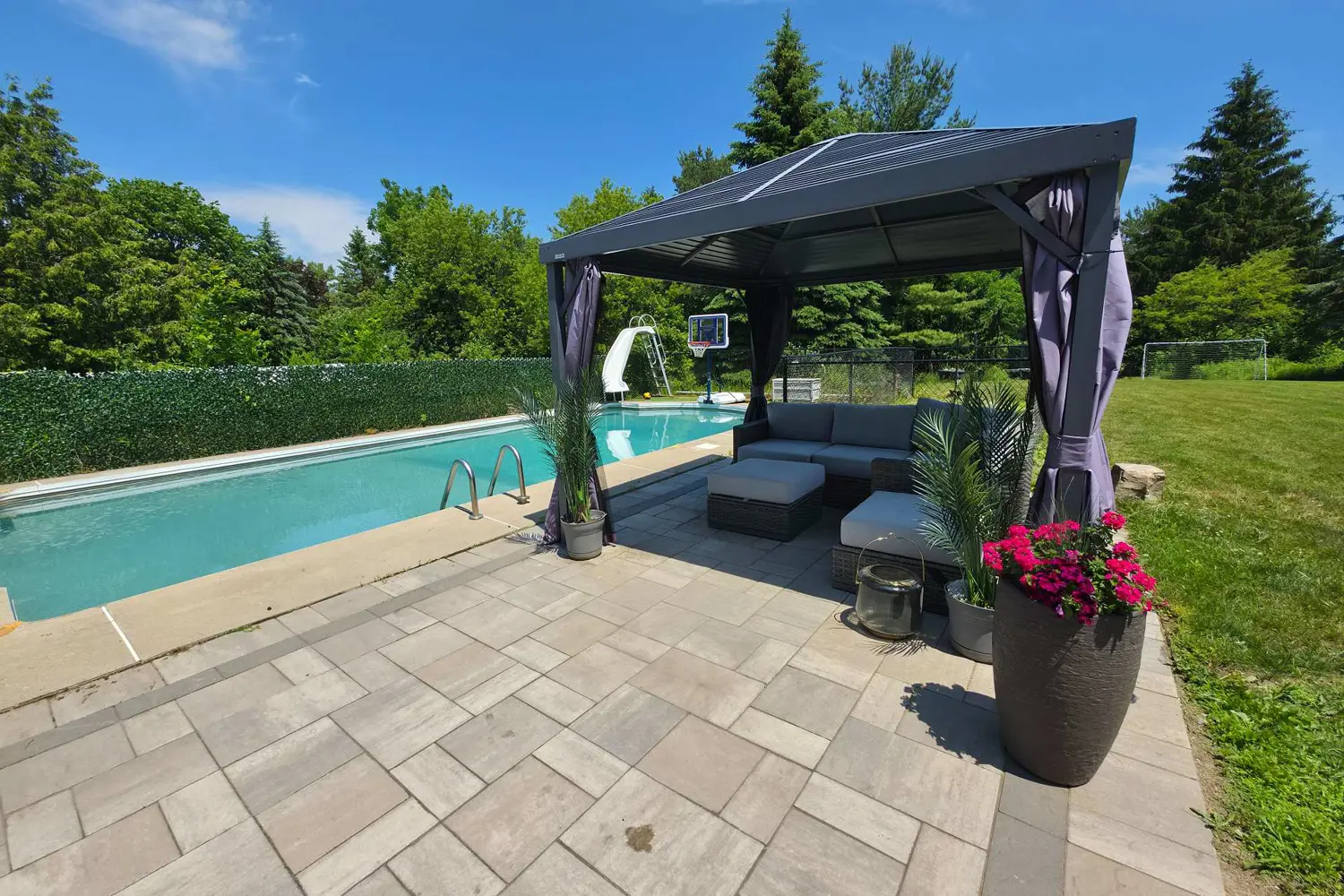 39 King Lane photo 2