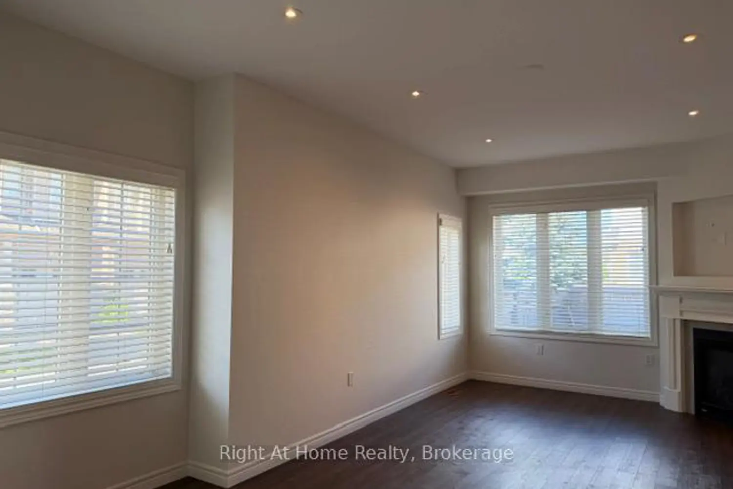 11 White Star Lane photo 3