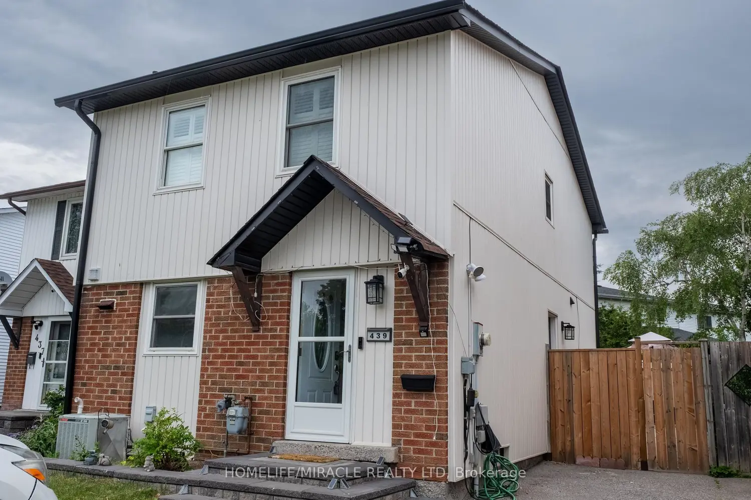 439 Bristol Crescent photo 2