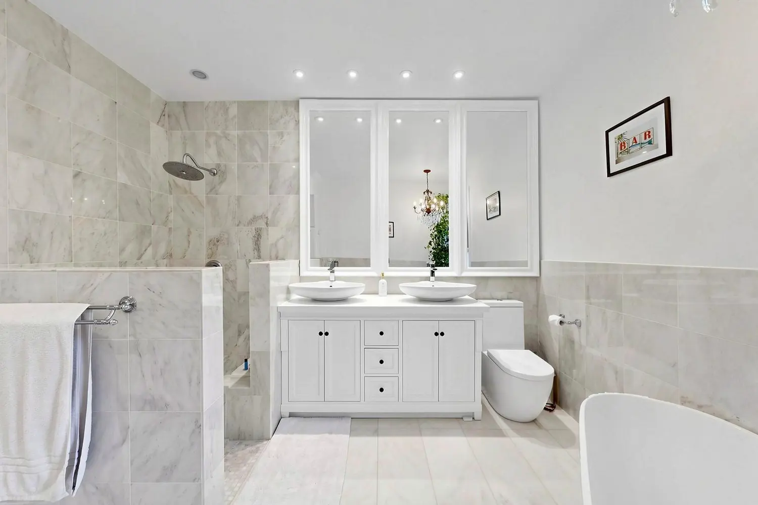 328 Wellesley Street photo 3