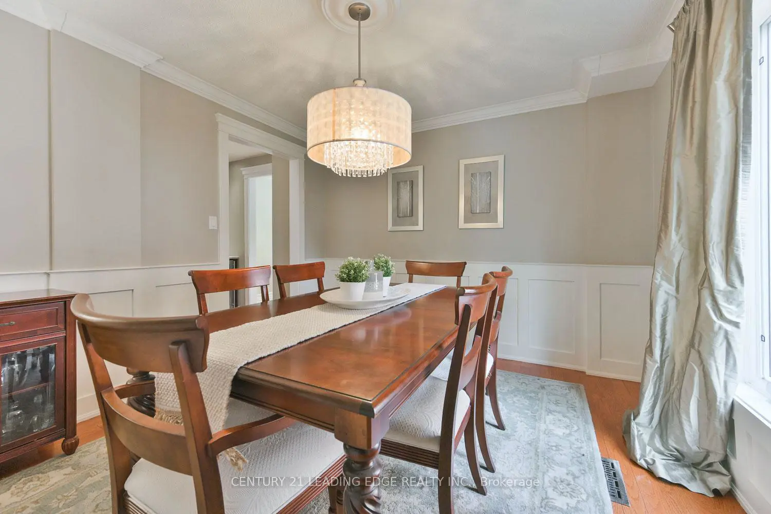 82 Penny Crescent photo 4
