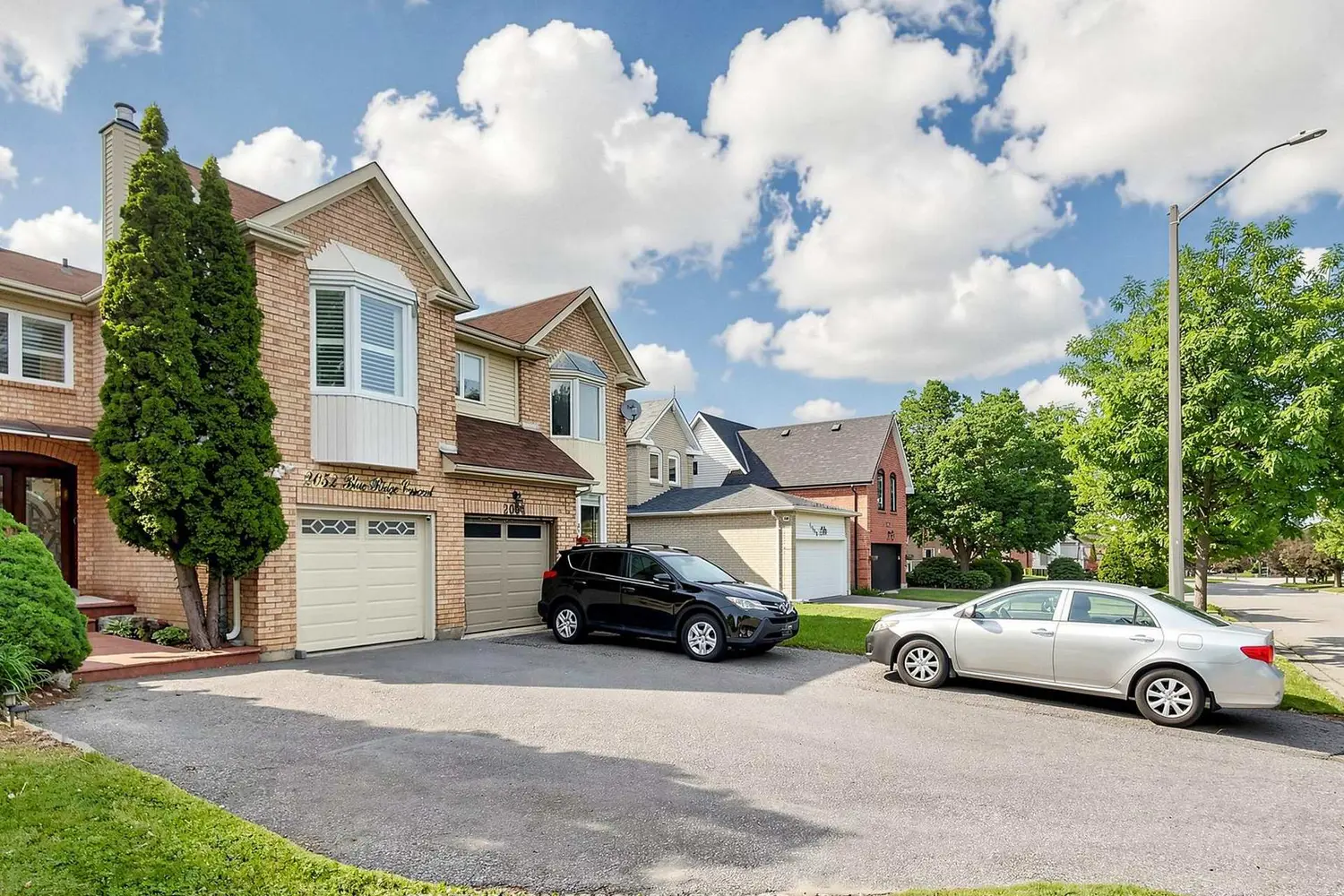 2052 Blue Ridge Crescent photo 2
