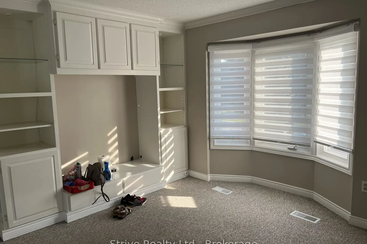 1013 Attersley Drive photo 4