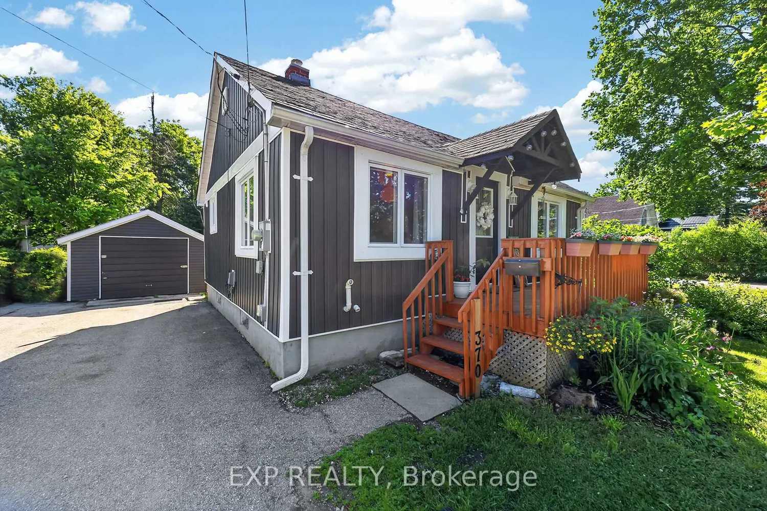 370 Gill Street photo 2