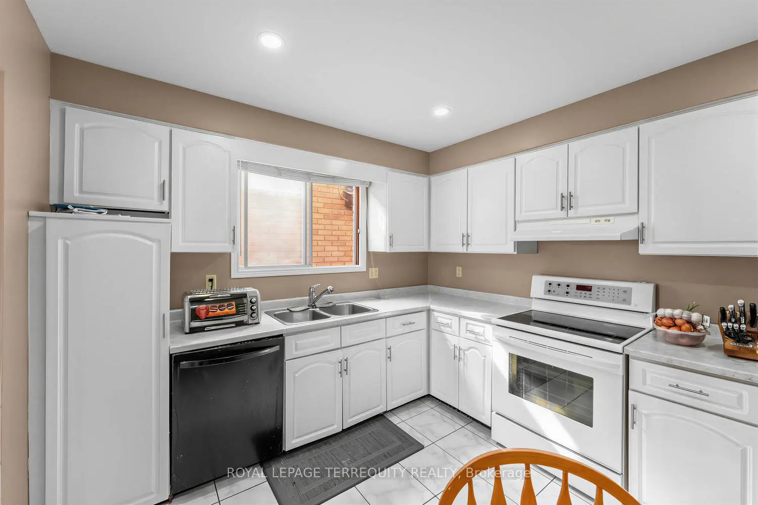 746 Limeridge Road photo 2