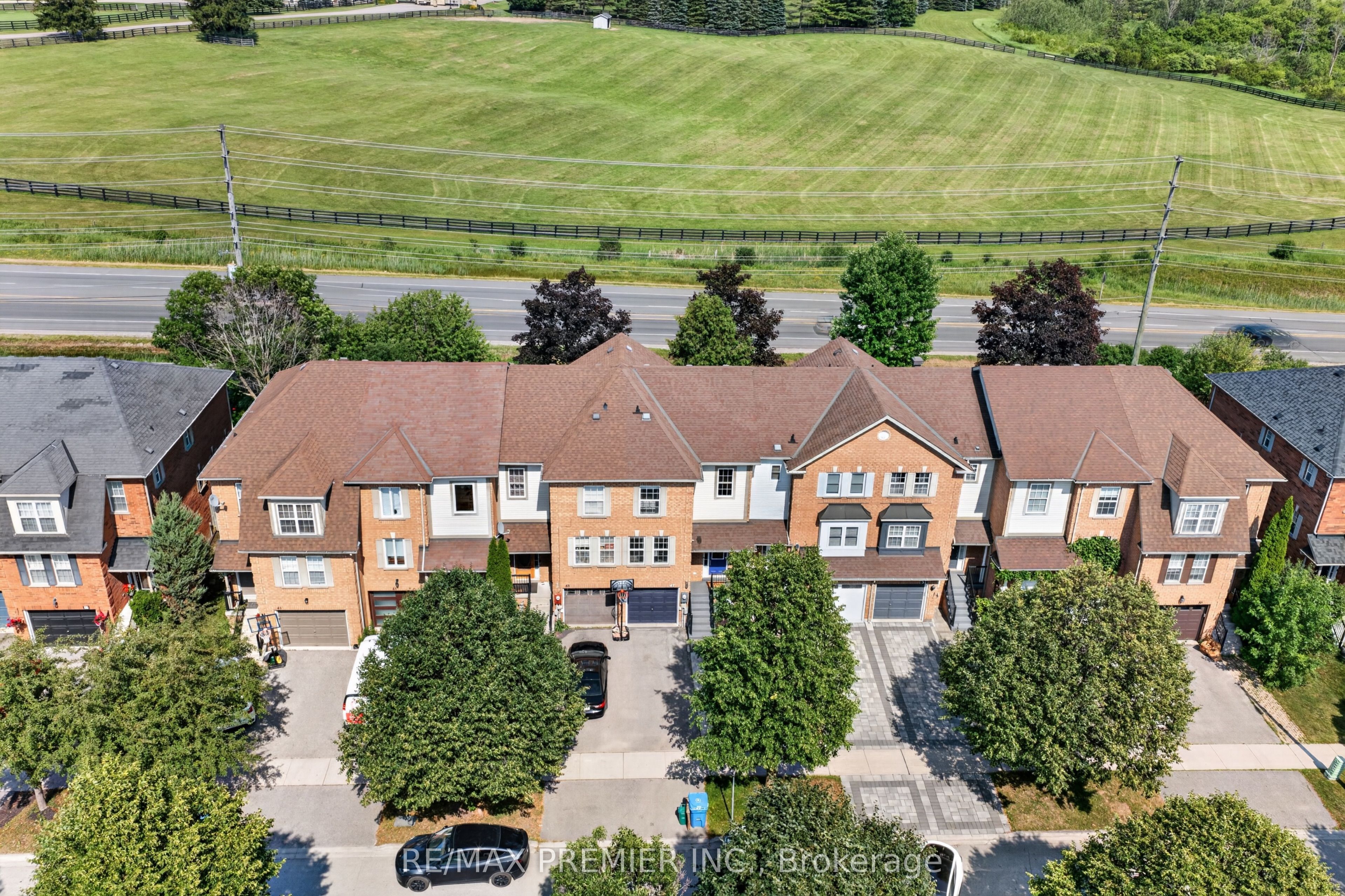 47 Milloy Place, Aurora, ON, L4G 7L2 photo 2
