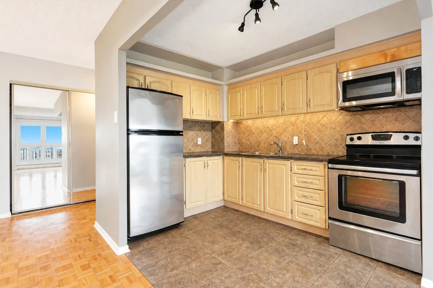 158C Mcarthur Avenue 708 photo 3