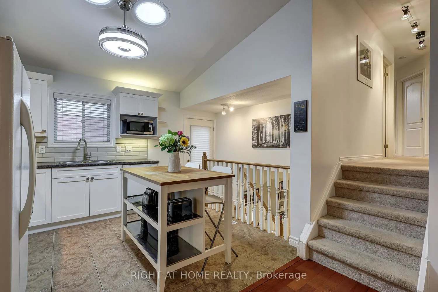 332 Brookhaven Place photo 4