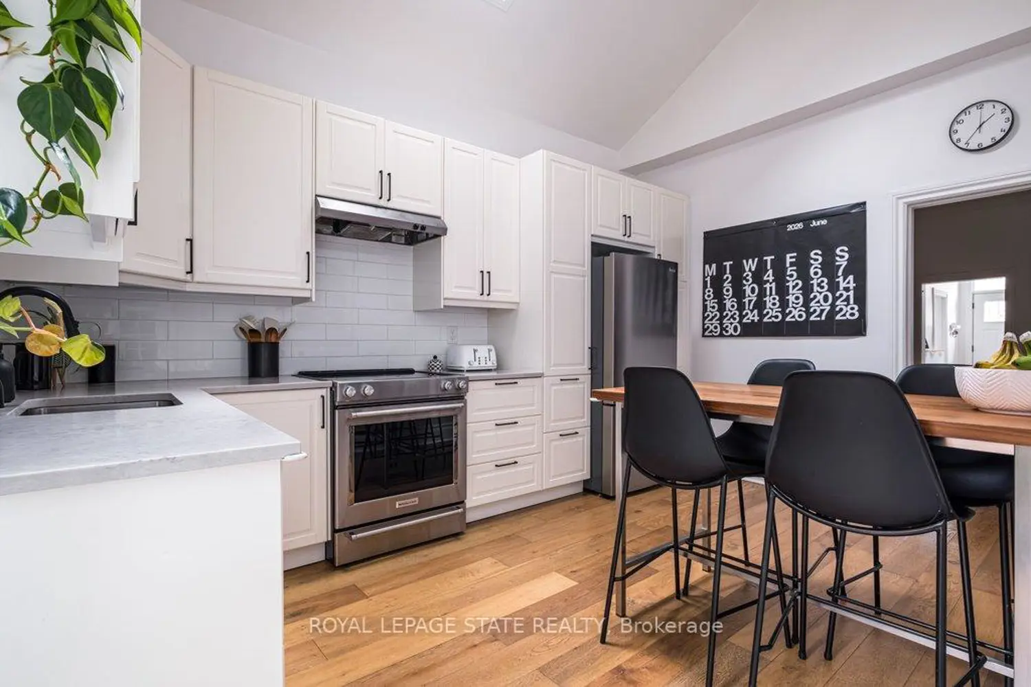 182 Charlton Avenue photo 4