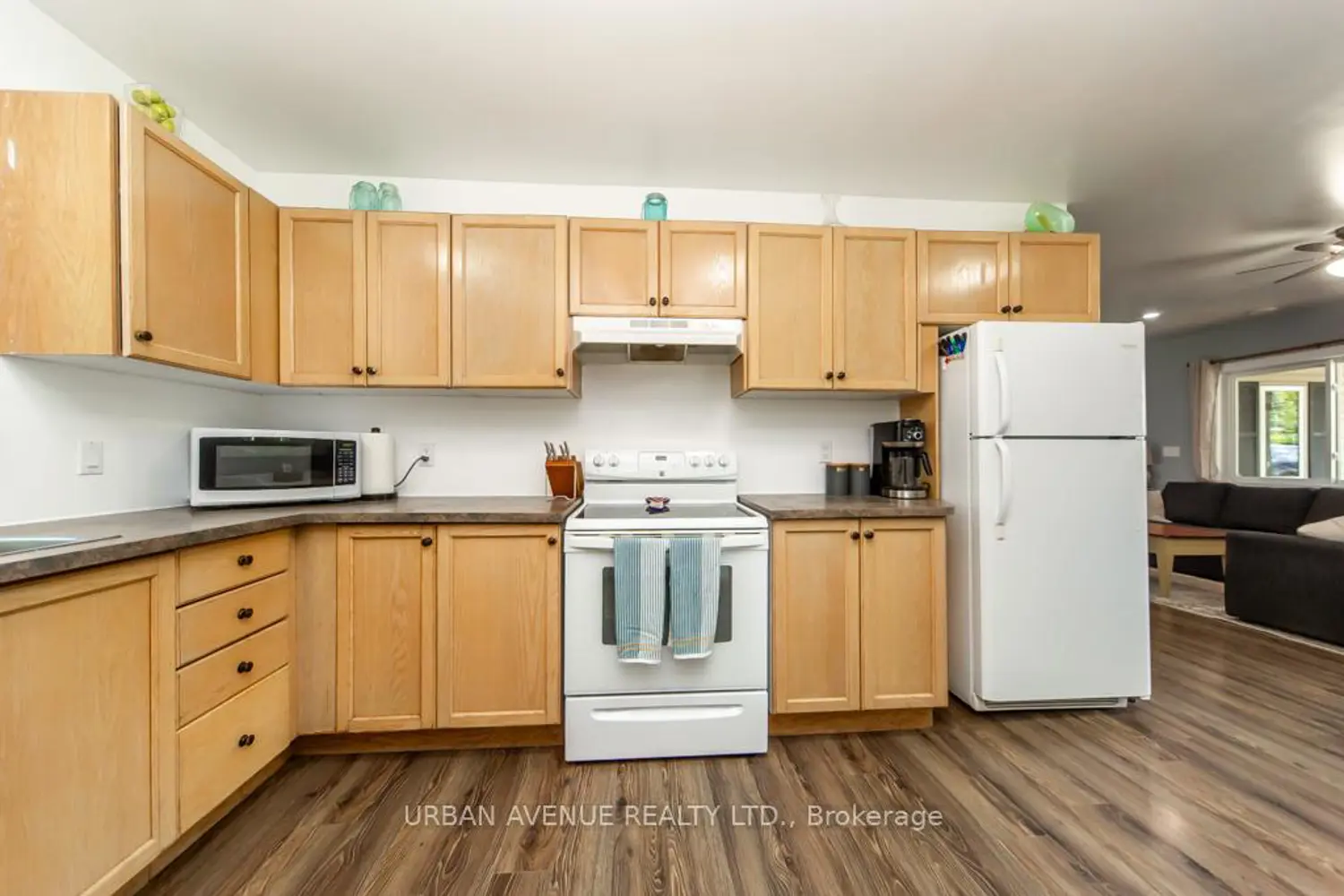 23505 Lakeridge Road photo 3