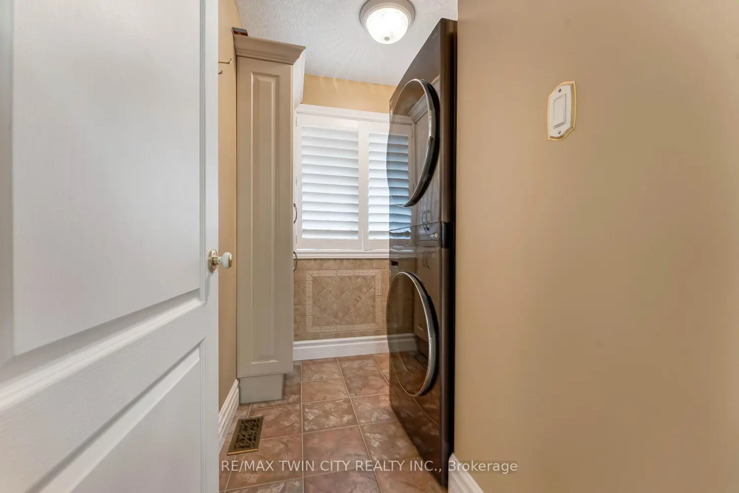 60 Chandos Drive photo 5