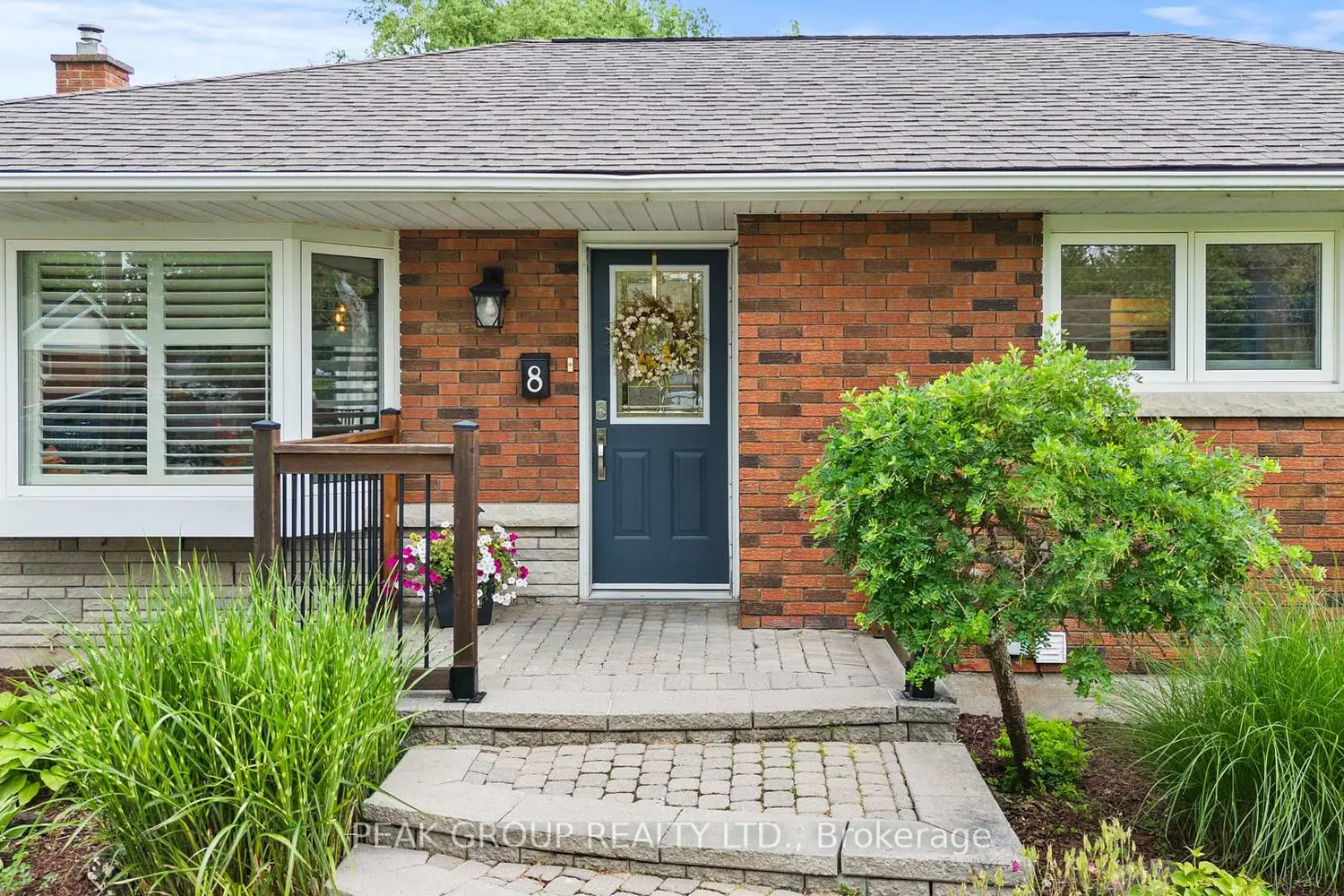 8 Roxanne Drive photo 2