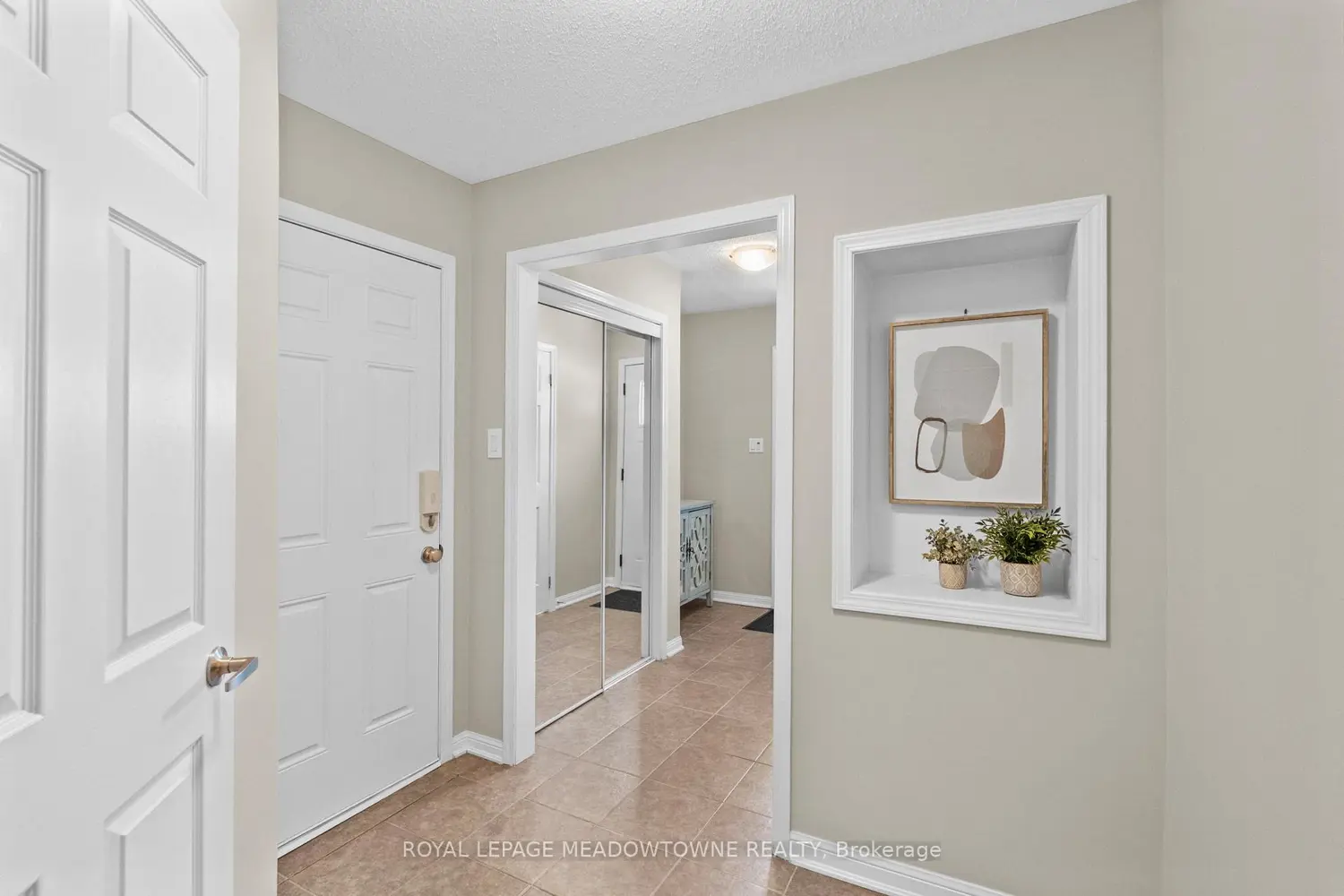 521 Cavanagh Lane photo 2