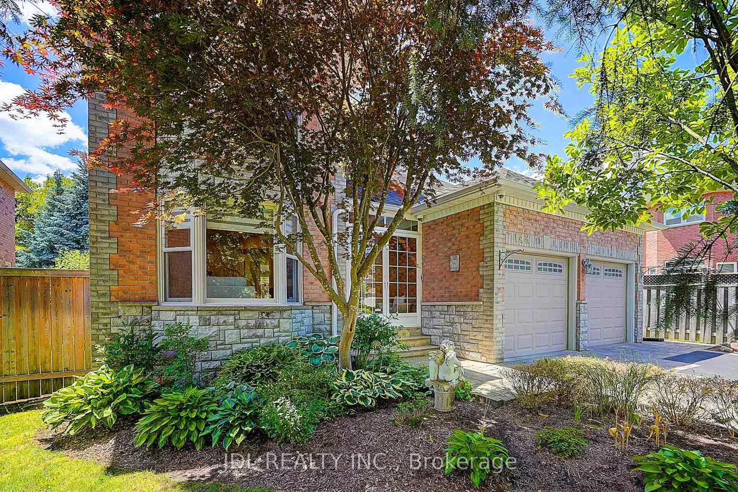 148 Manhattan Drive photo 2